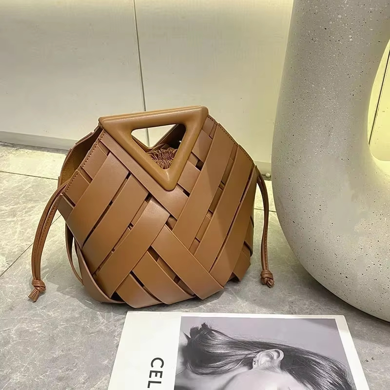 Trendy Vegan Leather Woven Tot - Women'S Accessories Handbags reseña y precio