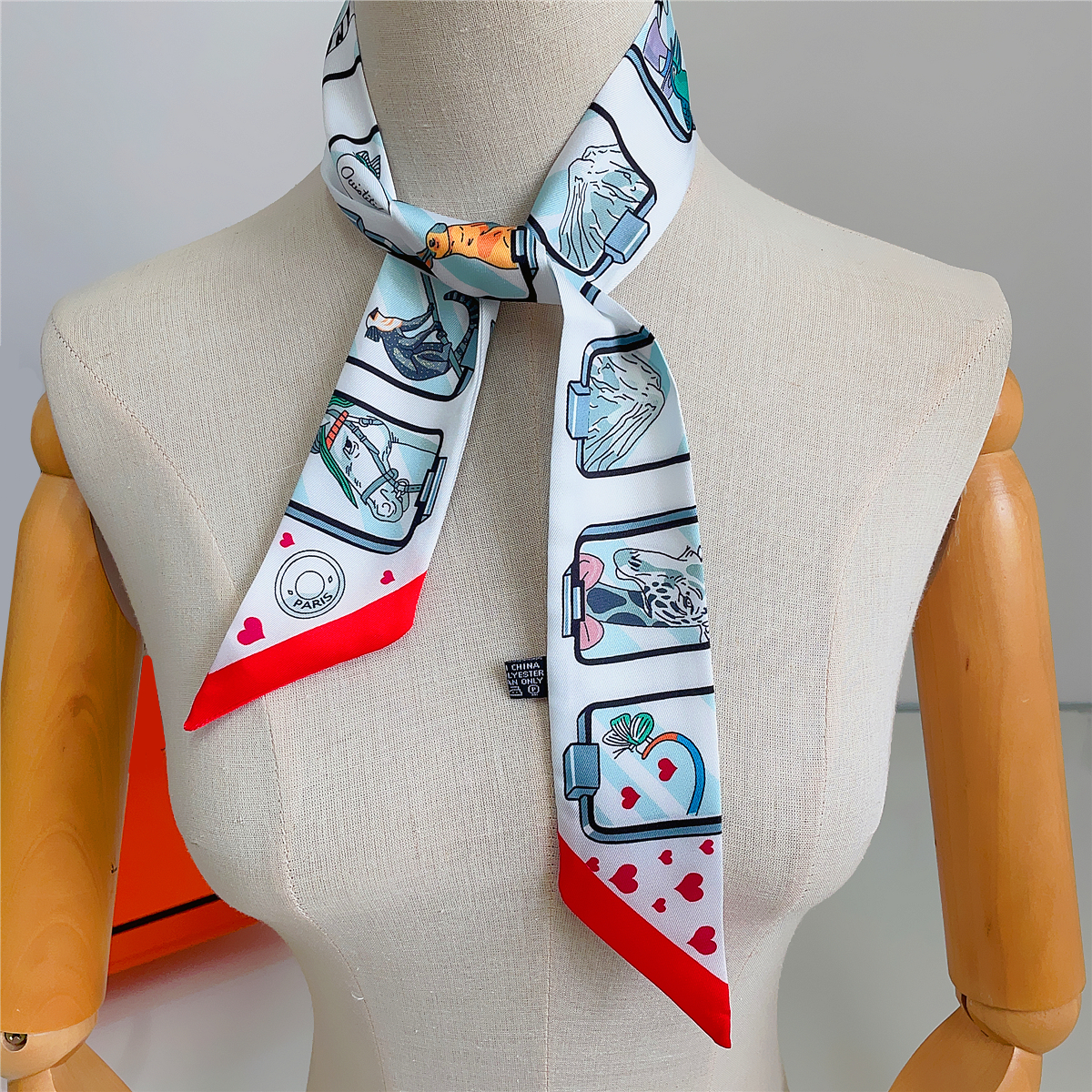 Brand Design Twill 100% Silk S - Women Accessories Brands reseña y precio