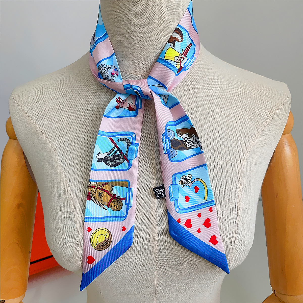 Brand Design Twill 100% Silk S - Women Accessories Brands reseña y precio
