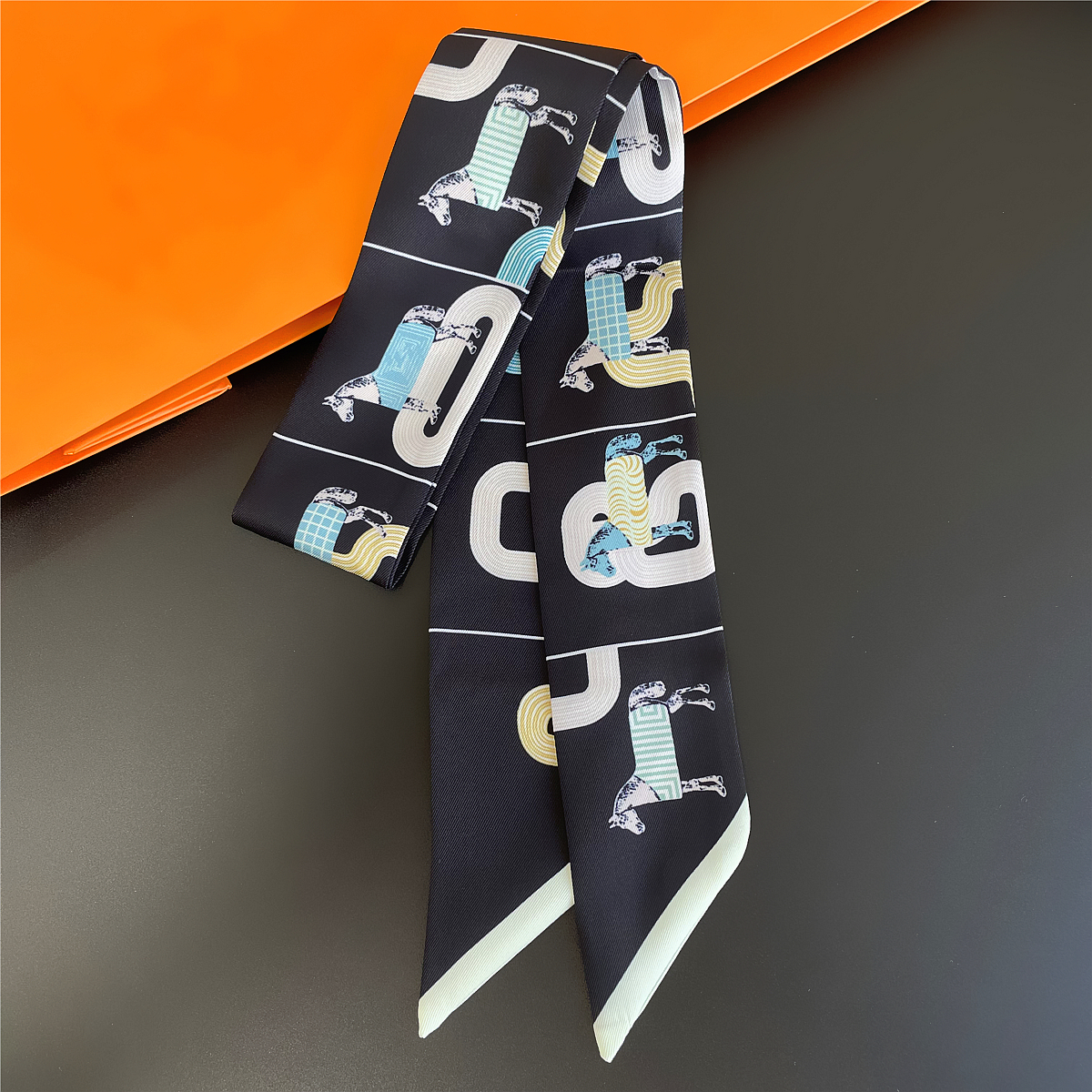Brand Design Lattice Horse Sca - Women Accessories Brands reseña y precio