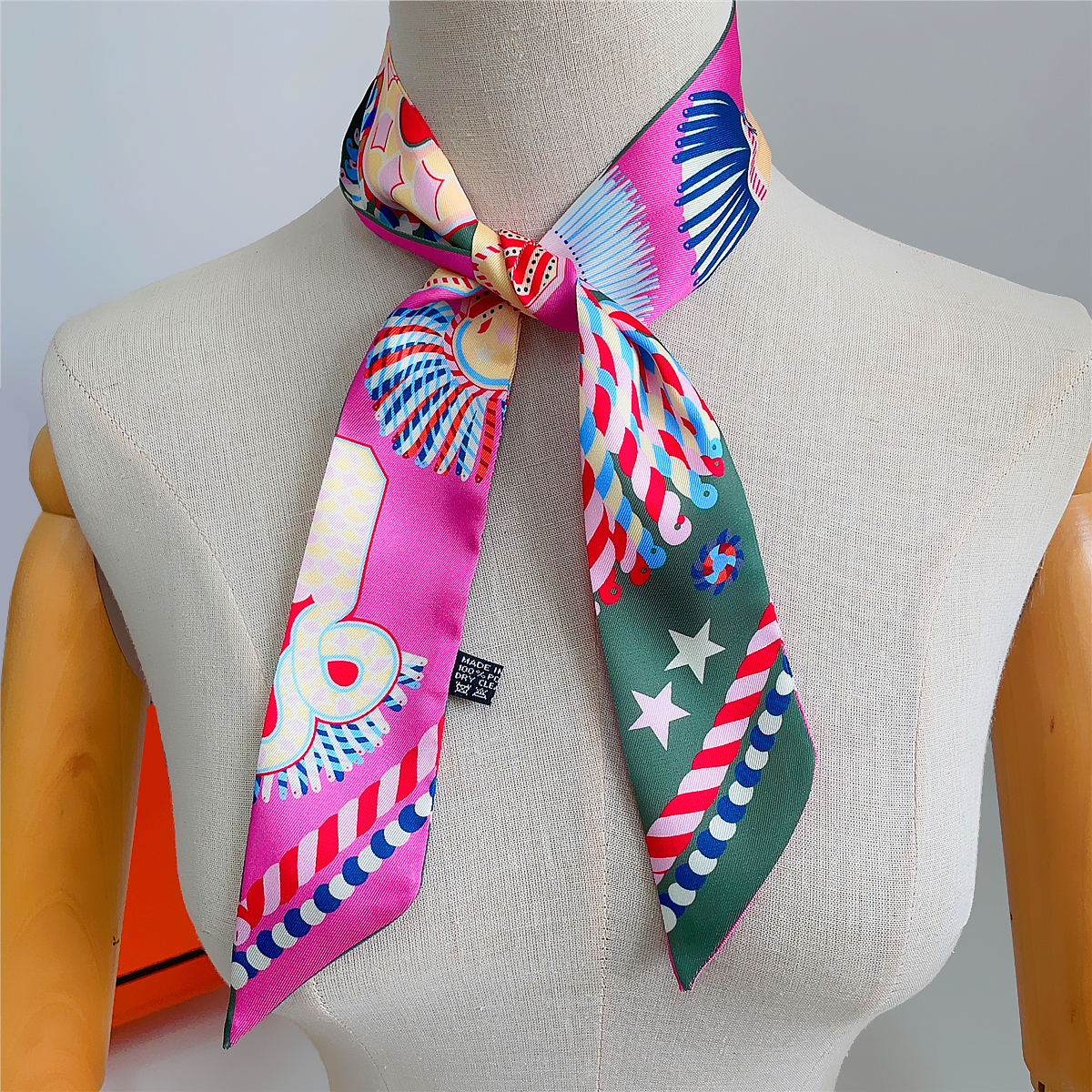 Brand Design Twill 100% Silk S - Women Accessories Brands reseña y precio