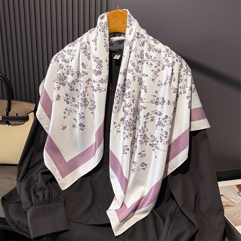 Design Twill Silk Square Scarf - Women Accessories Brands reseña y precio