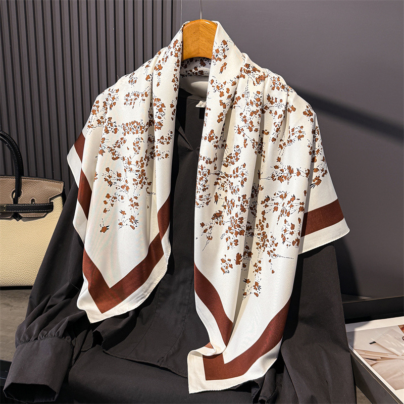 Design Twill Silk Square Scarf - Women Accessories Brands reseña y precio