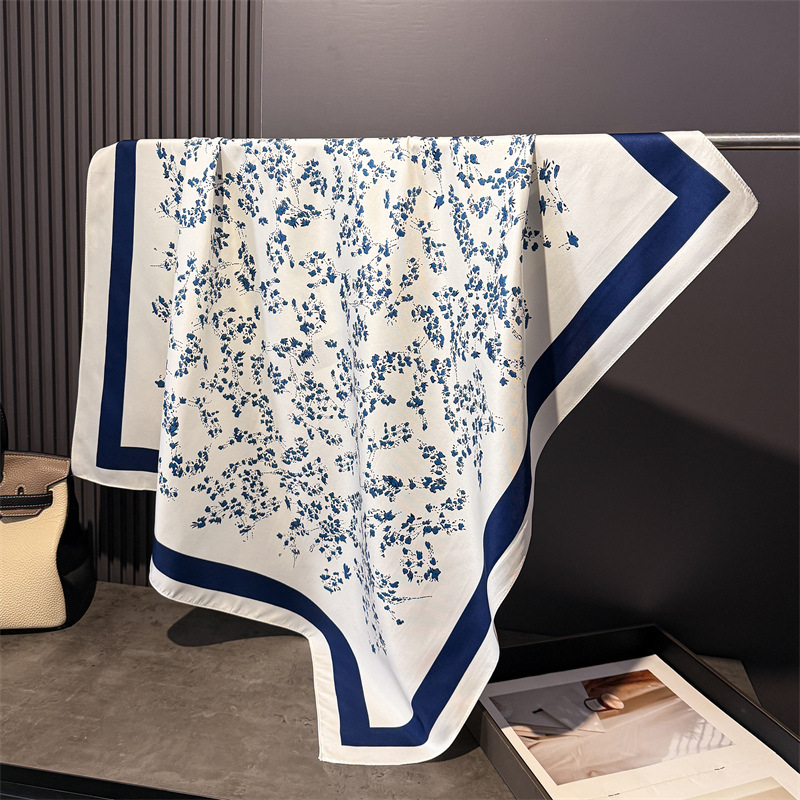 Design Twill Silk Square Scarf - Women Accessories Brands reseña y precio